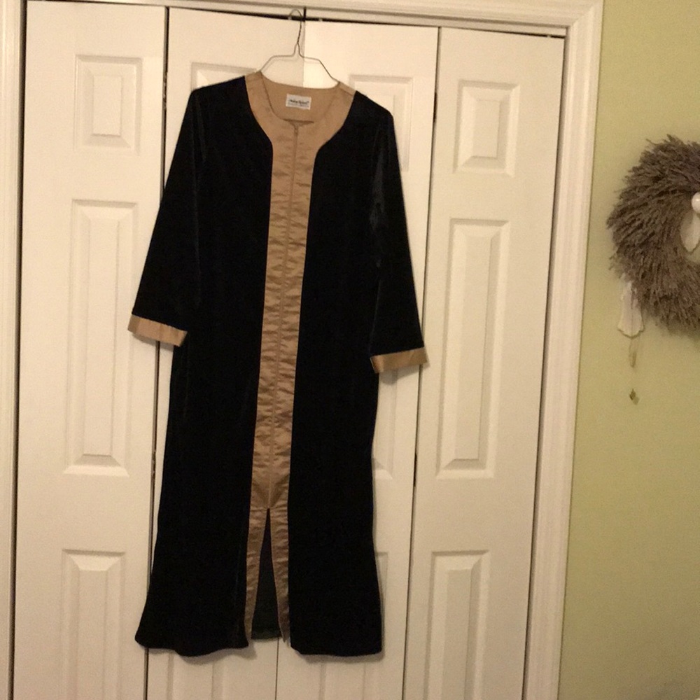 Black velvet touch full length robe / L